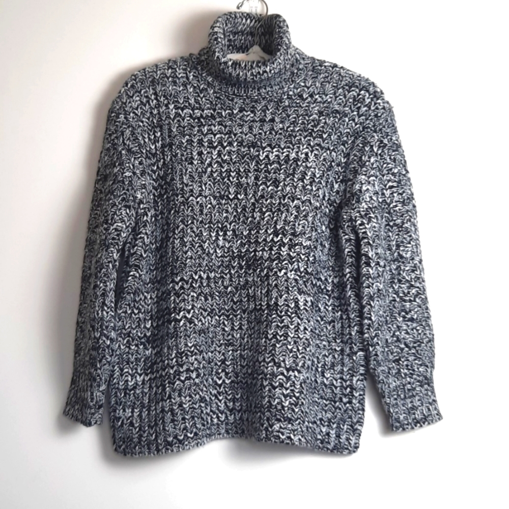 York & Hudson by Shantex Oversized Turtle neck Sweater.  While & Black, Small